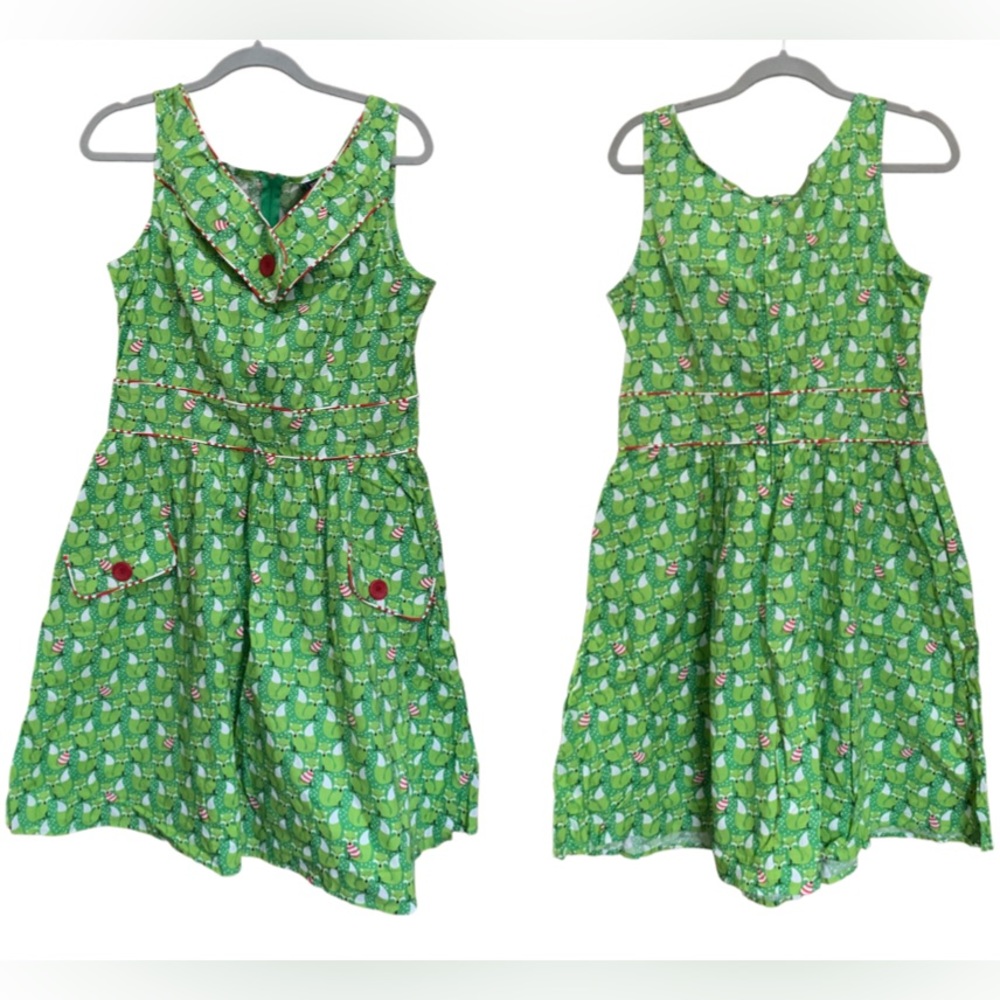 Green Fox Retrolicious sleeveless dress with cute details!